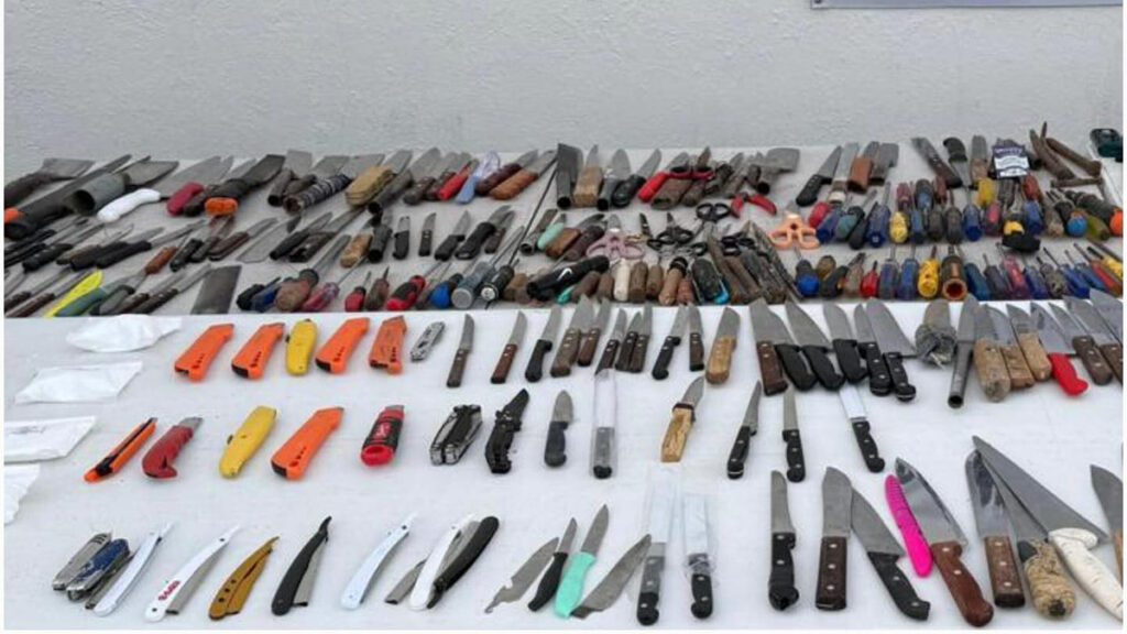 Decomisan armas, droga y dinero en efectivo en penal de Aguaruto, Culiacán