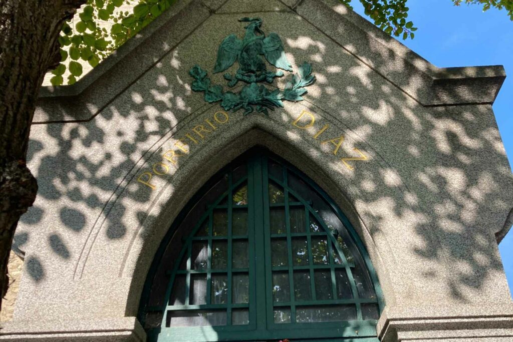 “Están bien en Francia”: INAH descarta repatriar restos de Porfirio Díaz