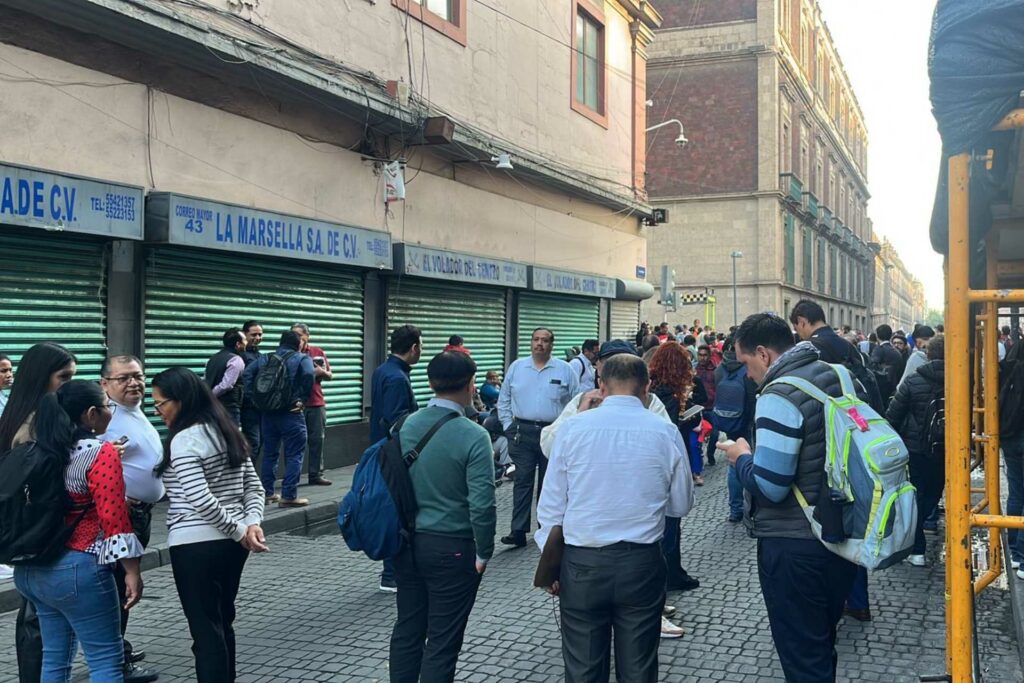 “Hay diálogo permanente con CNTE”: Sheinbaum tras bloqueo de maestros a Palacio Nacional