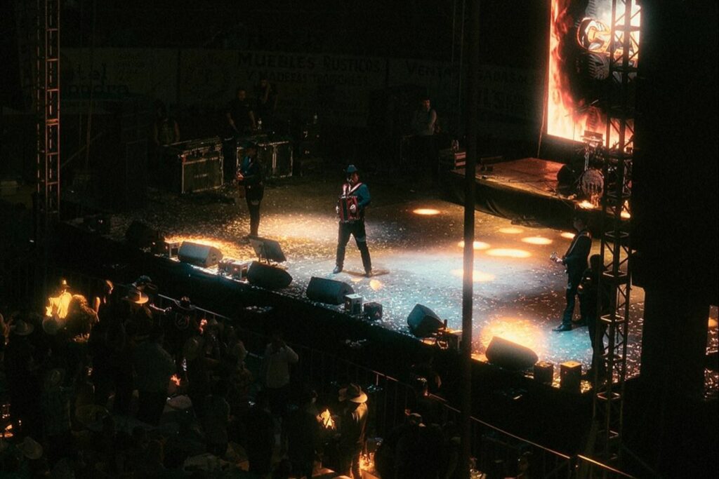 Investigan a Los Alegres del Barranco por organizar karaoke de narcocorridos en Jalisco