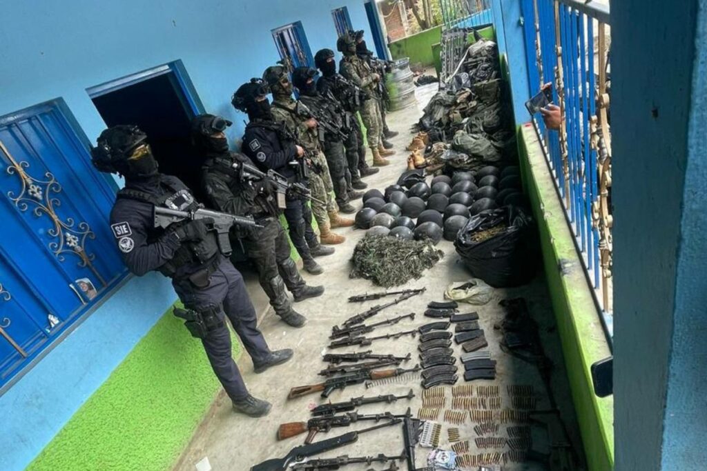 Marina abate a 12 presuntos criminales y detiene a nueve más en Michoacán