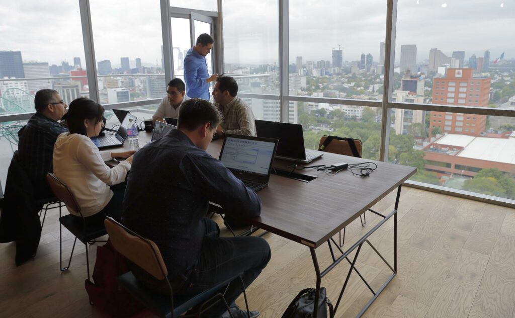 Usuarios de internet en México ascendieron a 100.2 millones en 2024