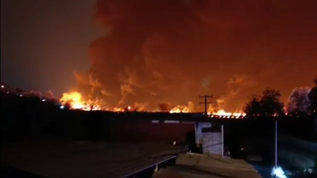 #Video Volcadura de pipa provoca incendio en autopista Puebla-Orizaba; circulación ya fue reabierta