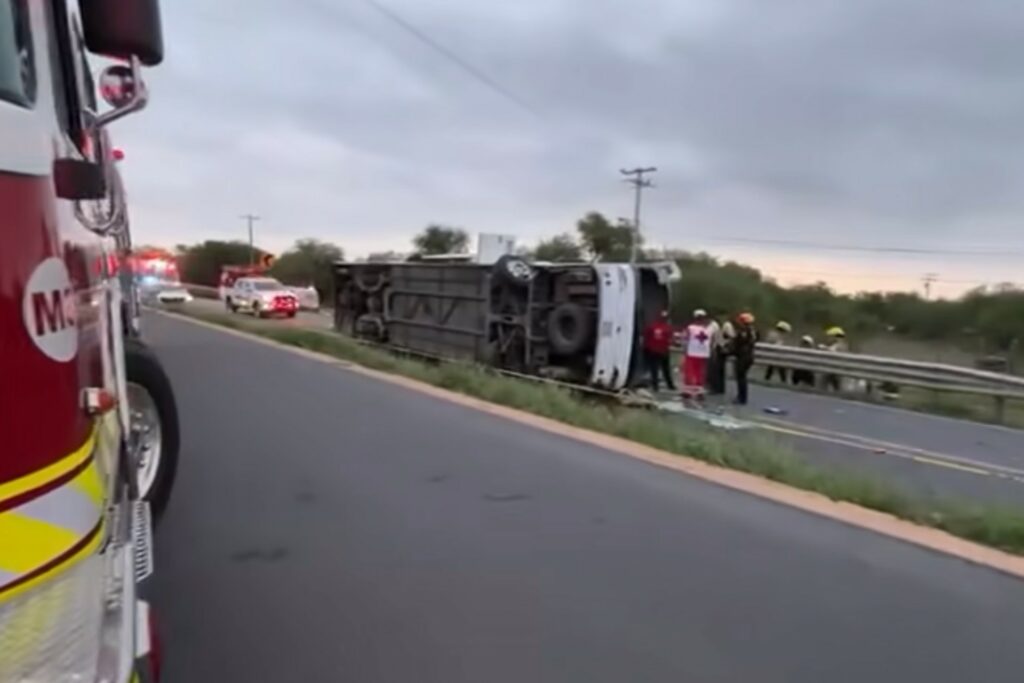 Volcadura de autobús en carretera de Nuevo León deja 11 muertos